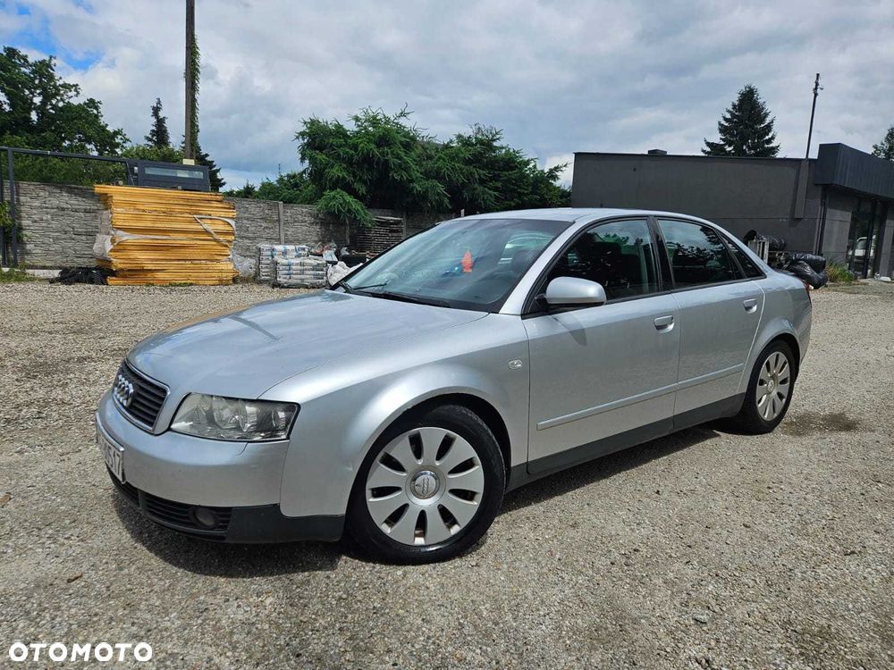 Audi A4 Limousine - 1