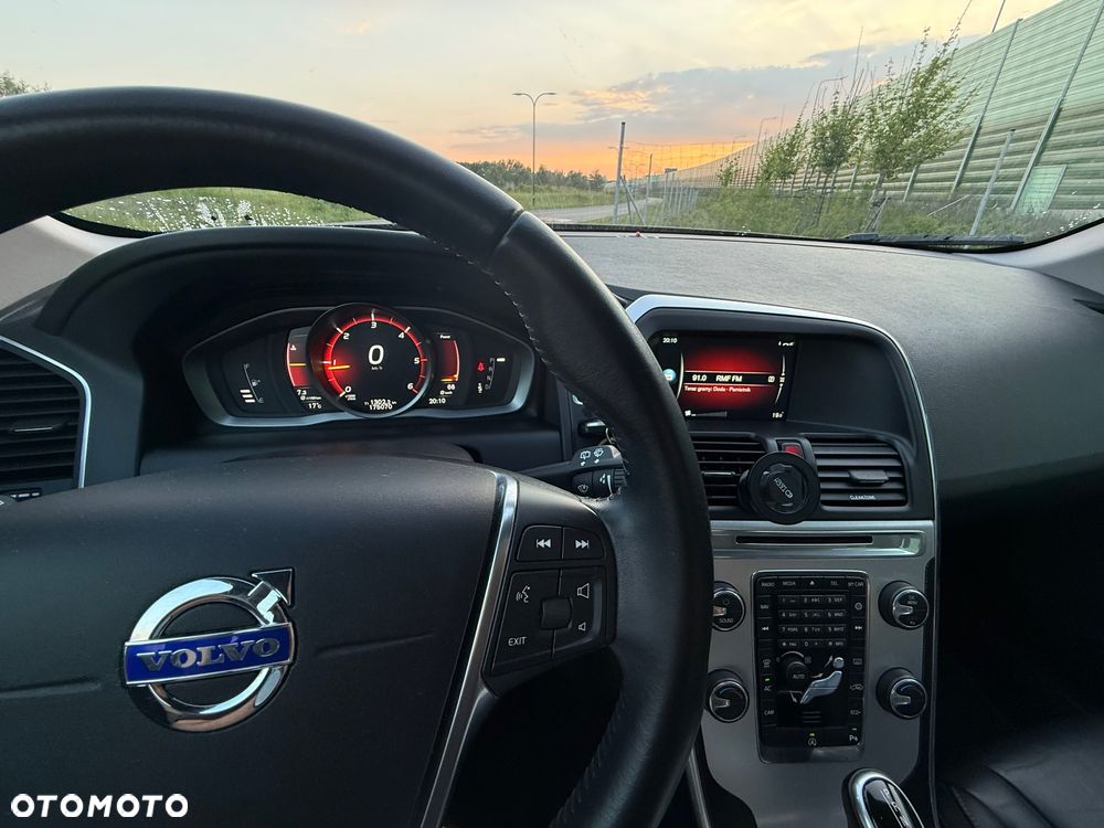 Volvo XC 60 D3 Drive-E Ocean Race - 16