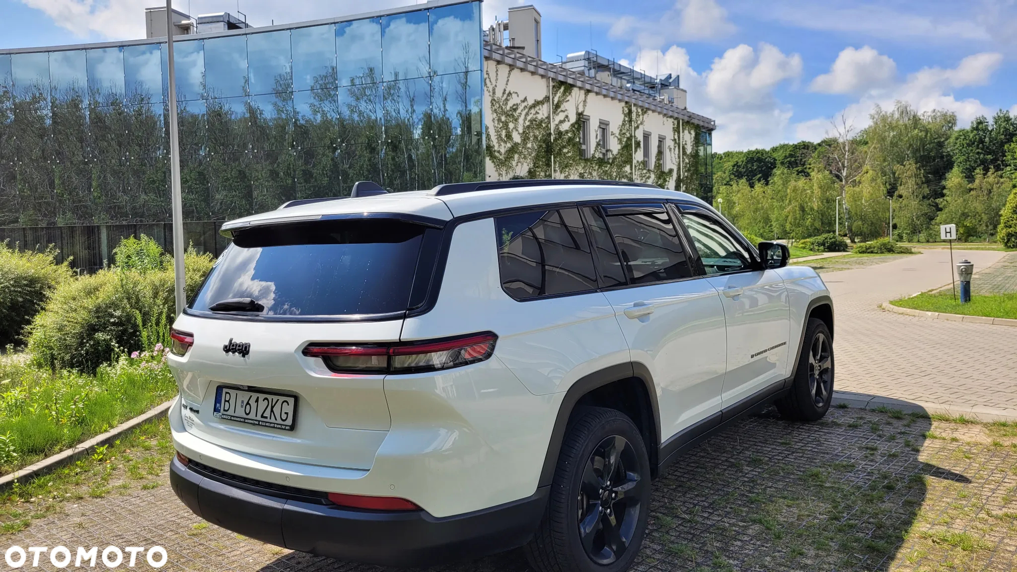 Jeep Grand Cherokee - 34