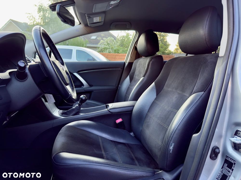 Toyota Avensis 2.0 Executive - 10
