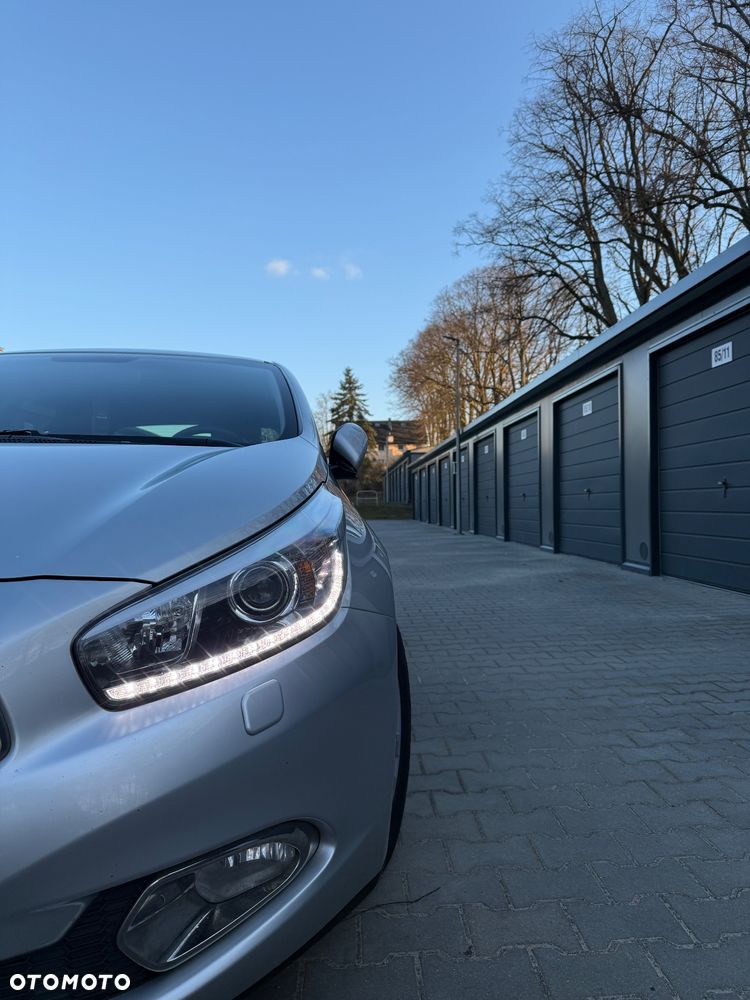 Kia Ceed 1.6 CRDi 128 Dream Team Edition - 2