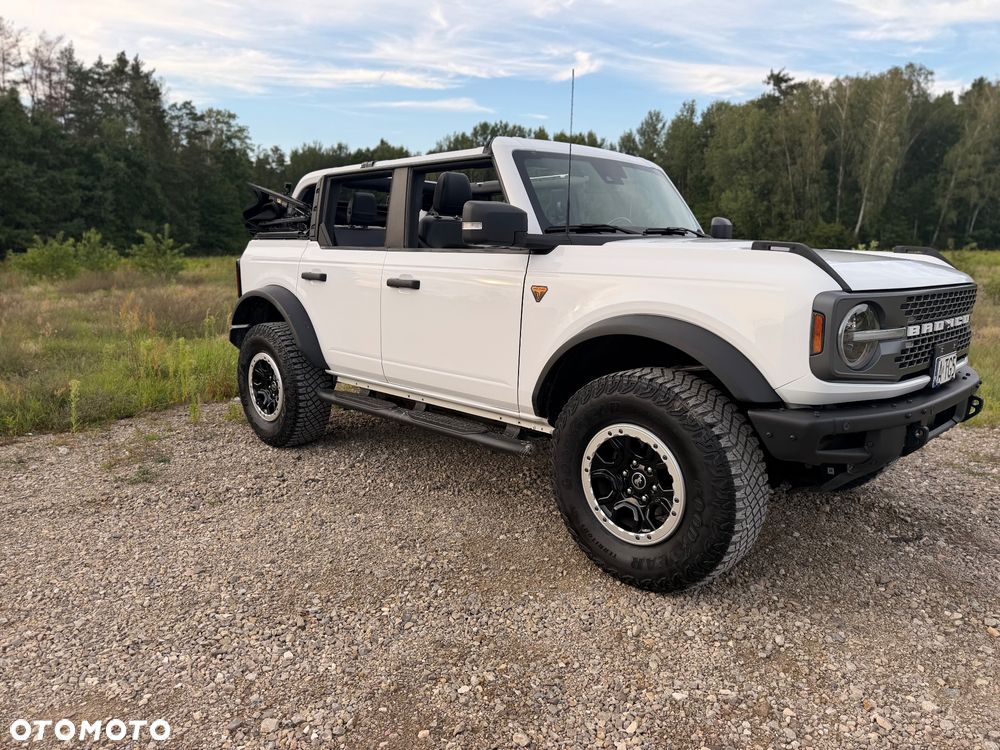 Ford Bronco - 3