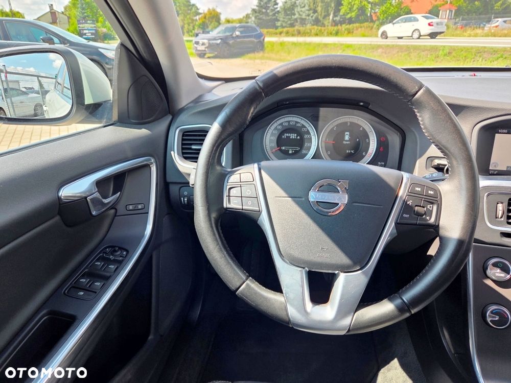 Volvo V60 D2 Momentum - 34