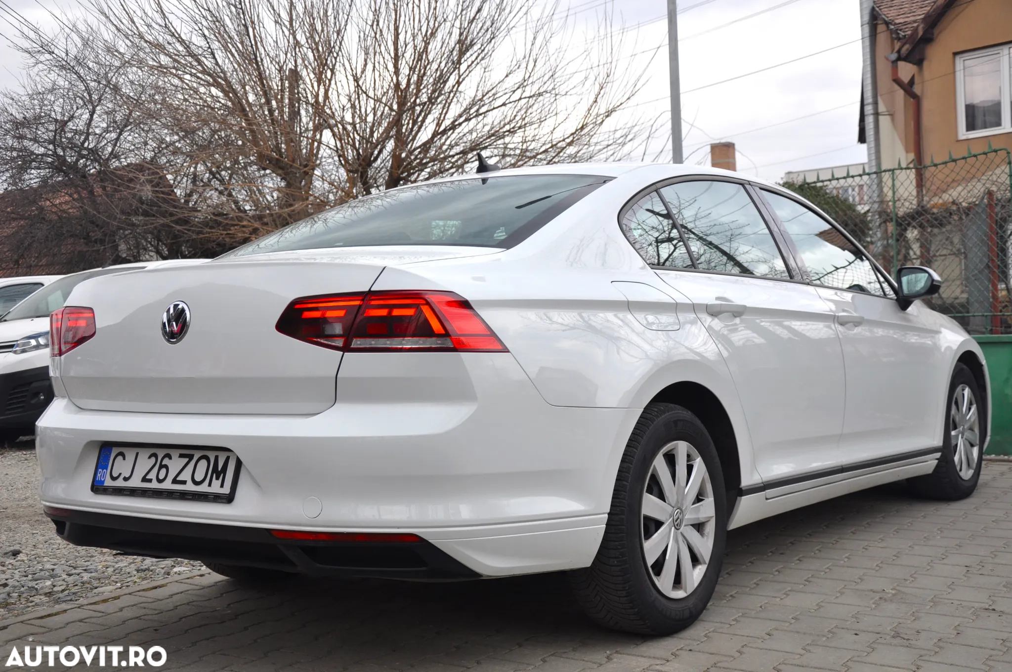 Volkswagen Passat Variant 2.0 TDI DSG Trendline - 4