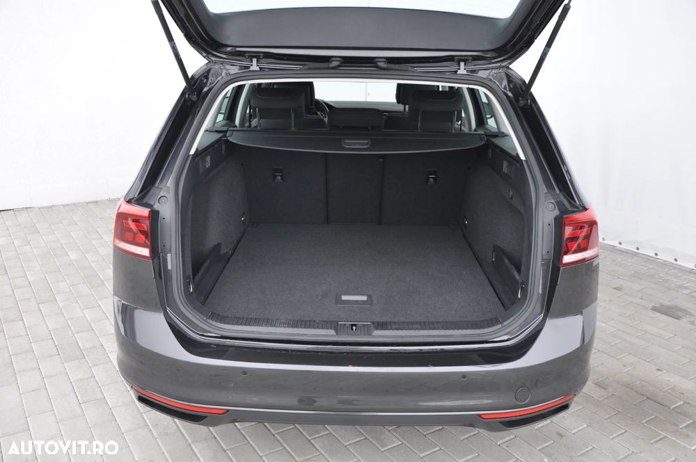 Volkswagen Passat 2.0 TDI DSG Comfortline - 23