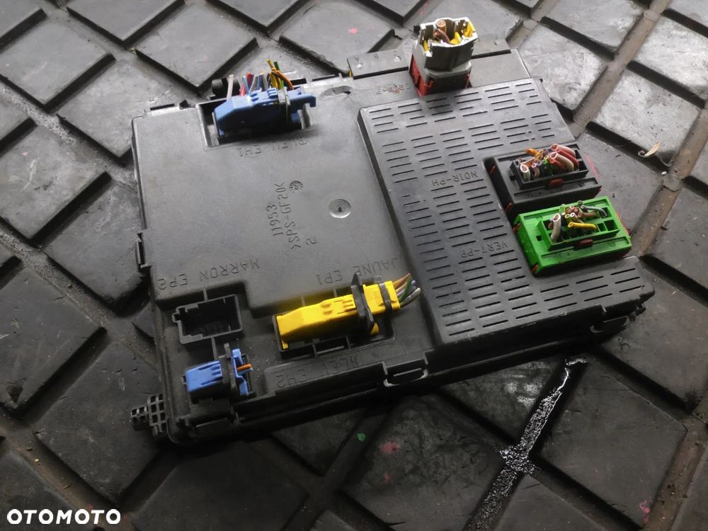 FUSE BOX 9646941180 73008812 BSI PEUGEOT 406 LIFT 2.0 HDI - 1