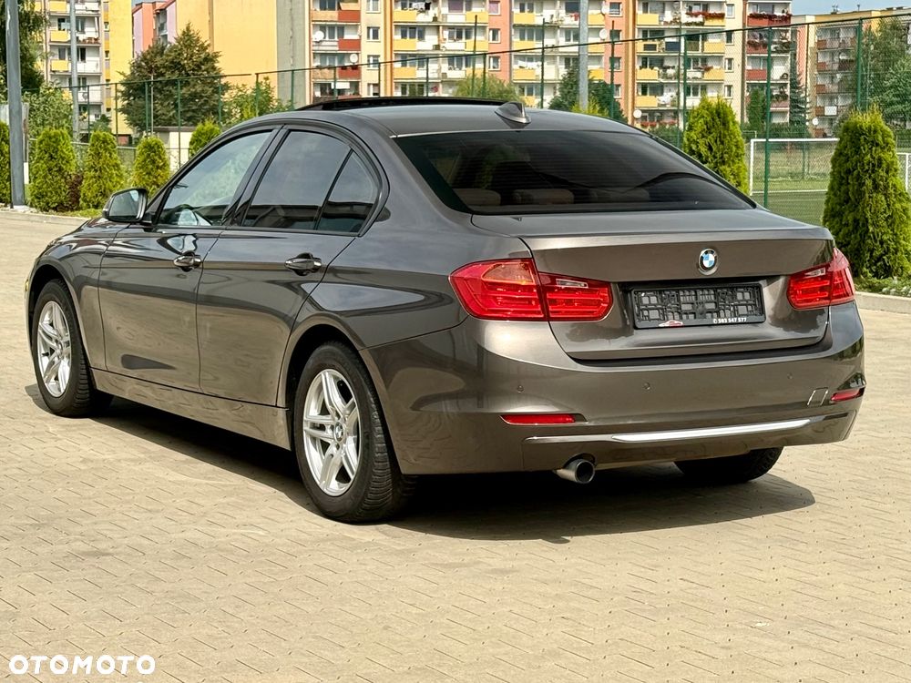 BMW Seria 3 320i Modern Line - 12