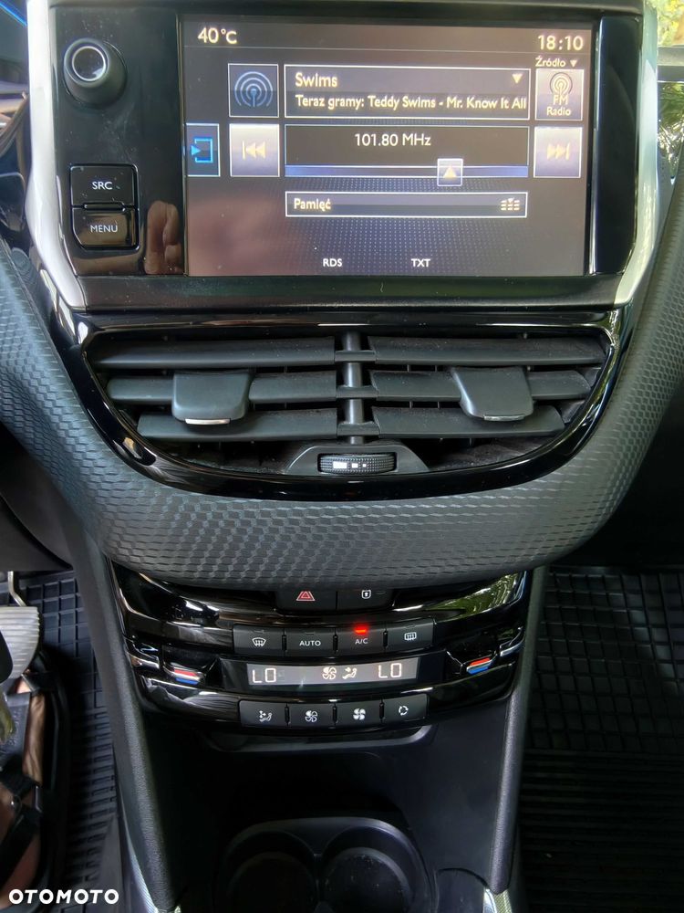 Peugeot 2008 - 8