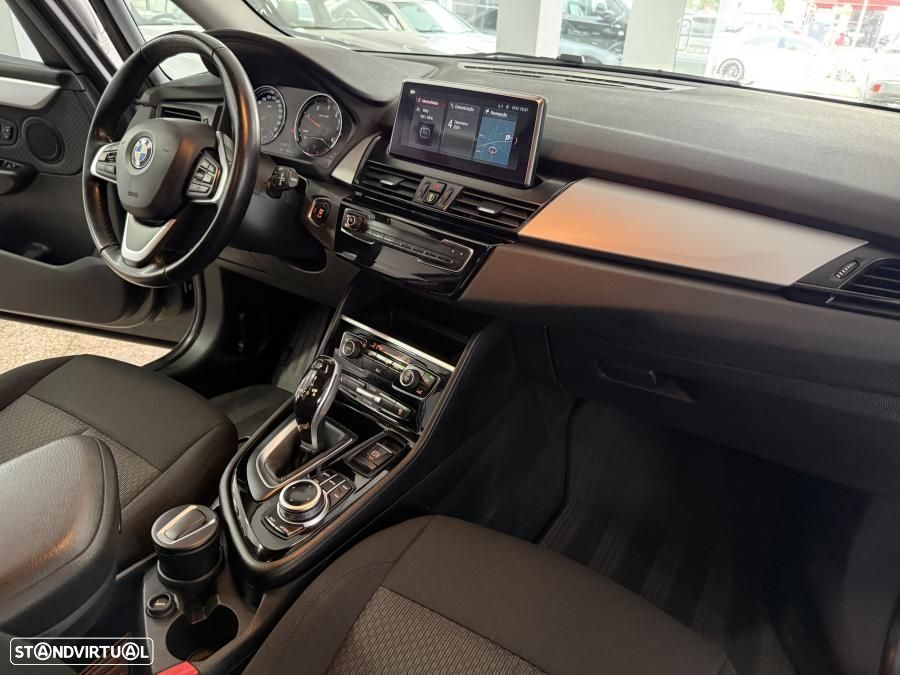 BMW 216 Active Tourer d Line Luxury Auto — fotografia 19
