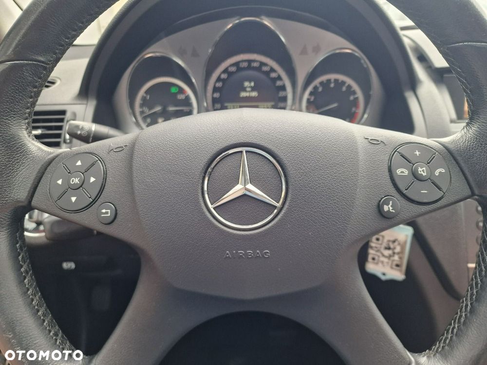 Mercedes-Benz Klasa C 180 BlueEFFICIENCY 7G-TRONIC Avantgarde - 33