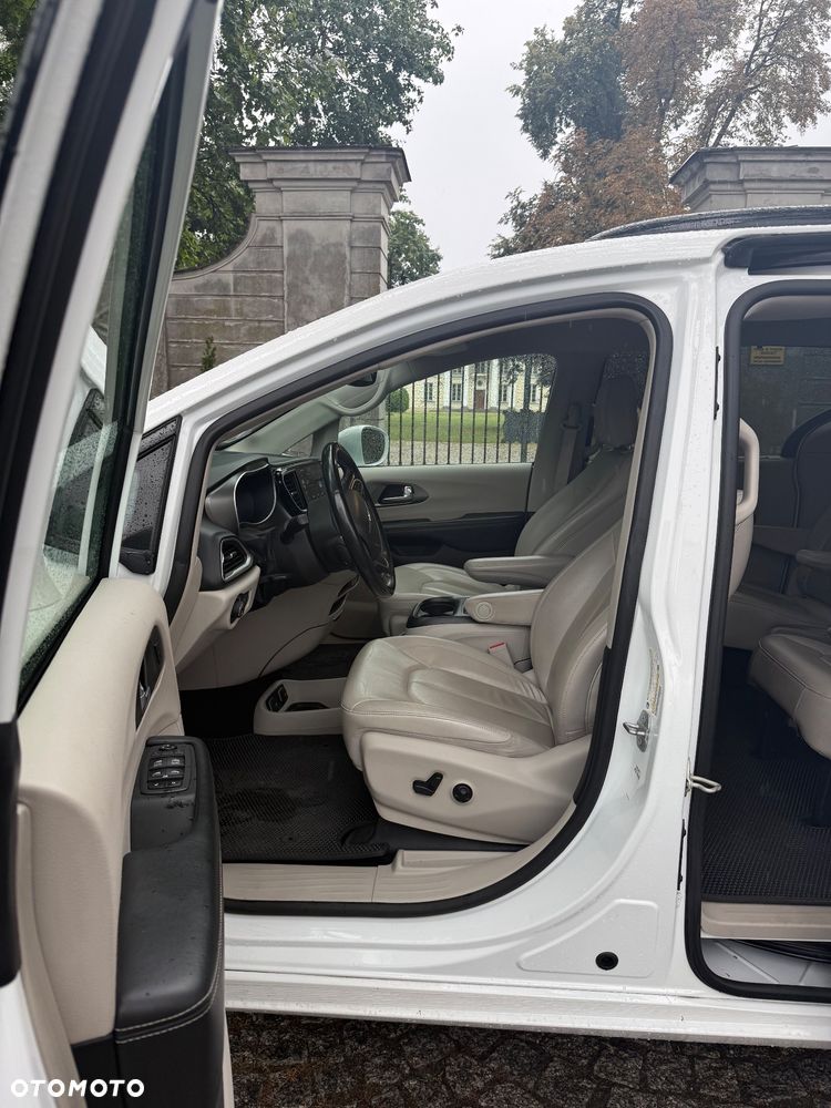 Chrysler Pacifica - 21