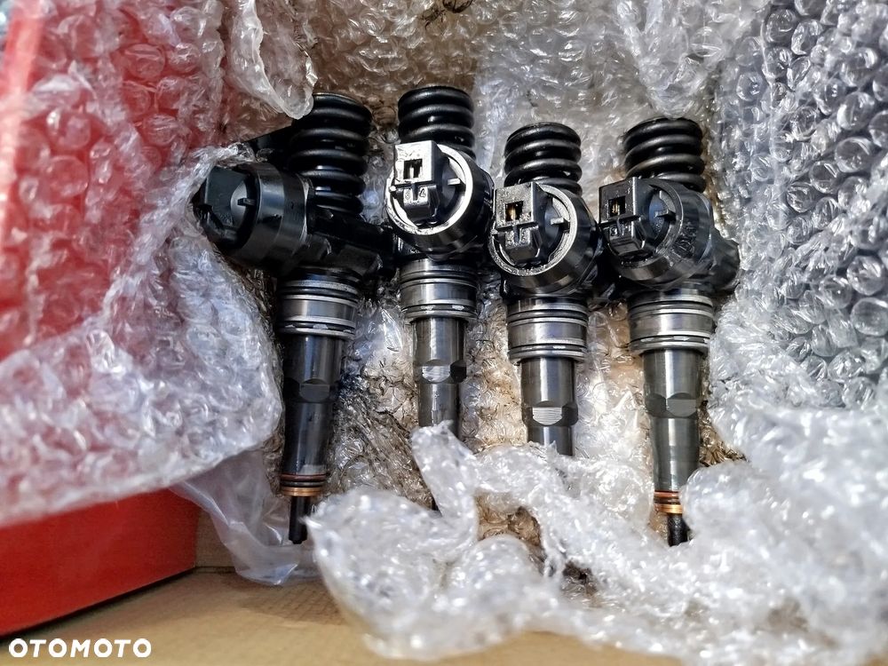 Audi A4 B7 2.0 TDI BPW pompwtryski 038130073BJ - 1