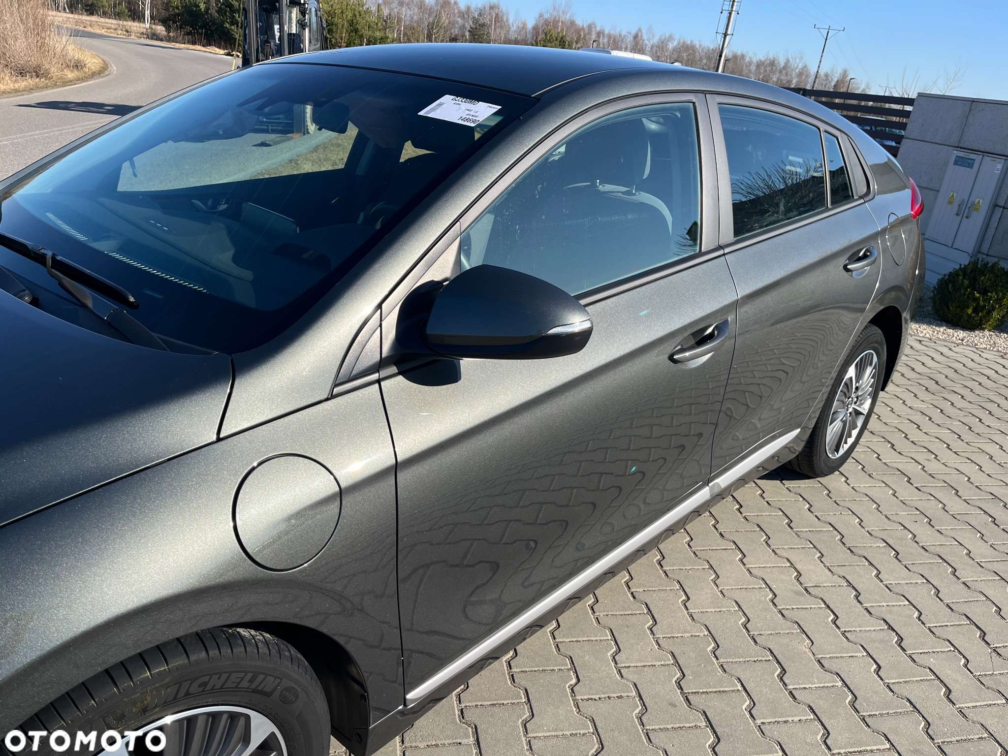 Hyundai IONIQ - 3