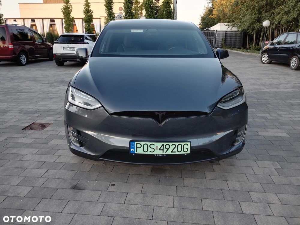 Tesla Model X - 3