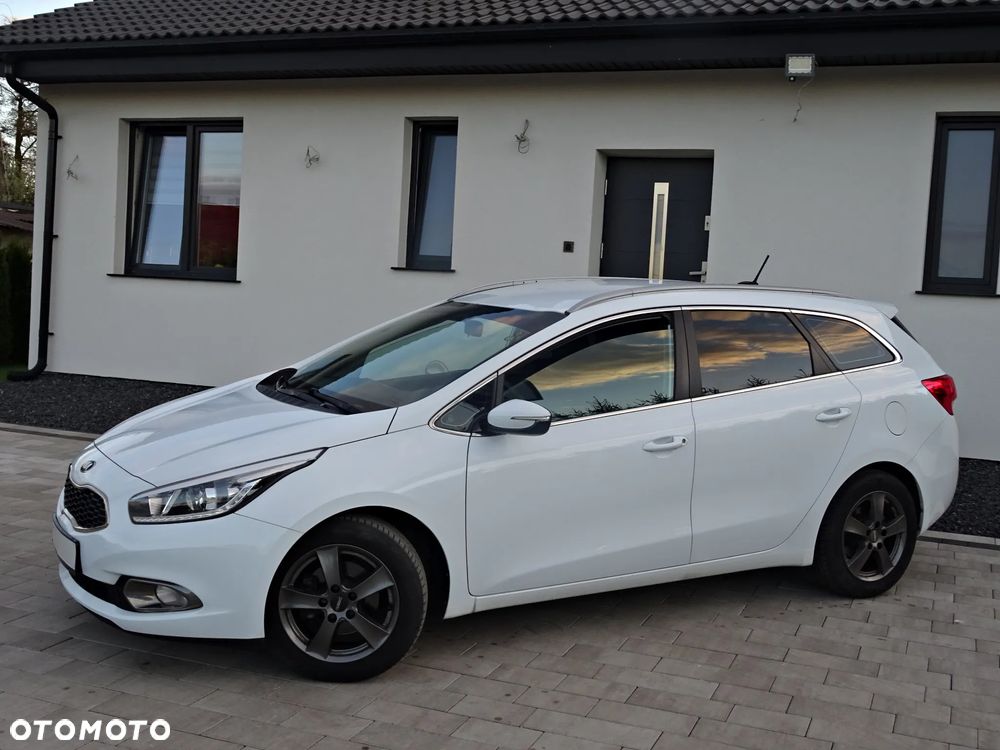 Kia Ceed - 32