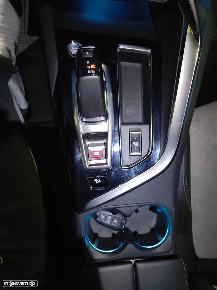 Peugeot 3008 1.6 Hybrid4 GT Line e-EAT8 - 29