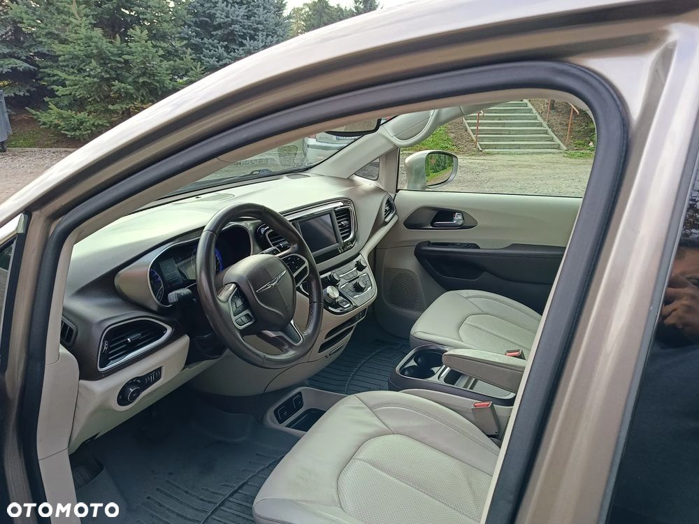 Chrysler Pacifica - 14