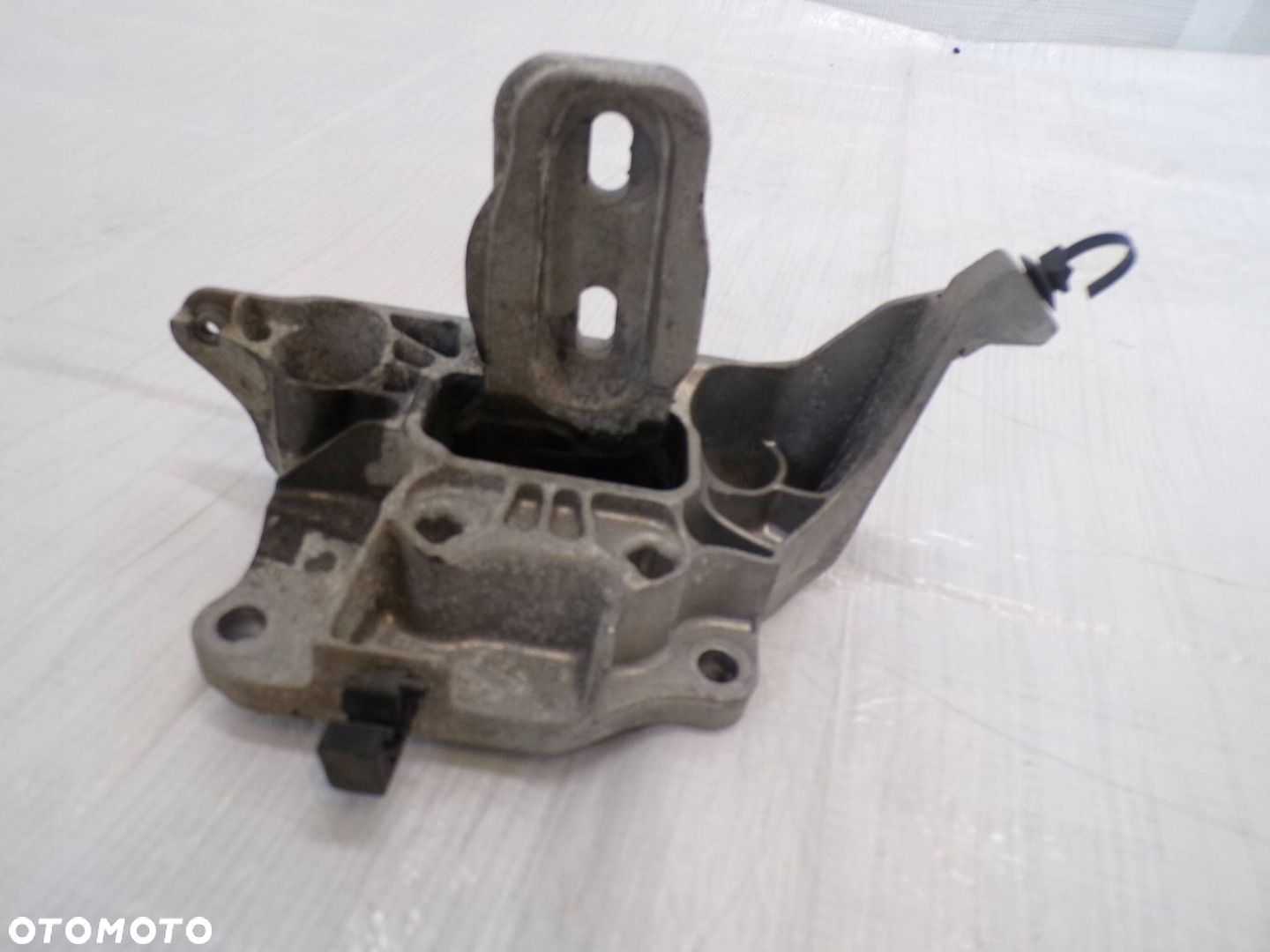 ŁAPA PODUSZKA SKRZYNI BIEGÓW OPEL CORSA F 1.2 THP 9824312980 - 1