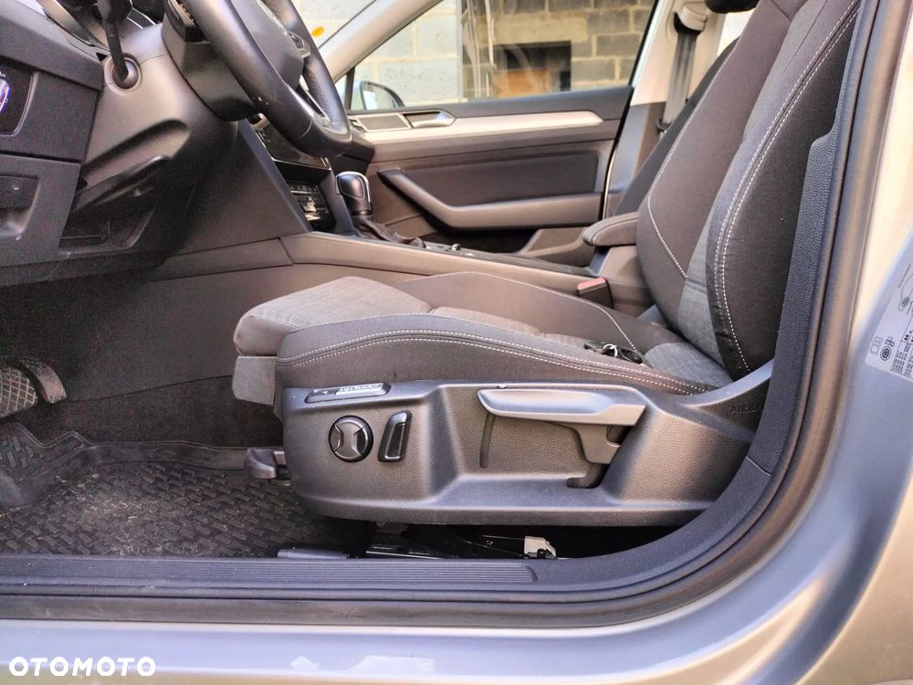 Volkswagen Passat 2.0 TDI SCR DSG - 12