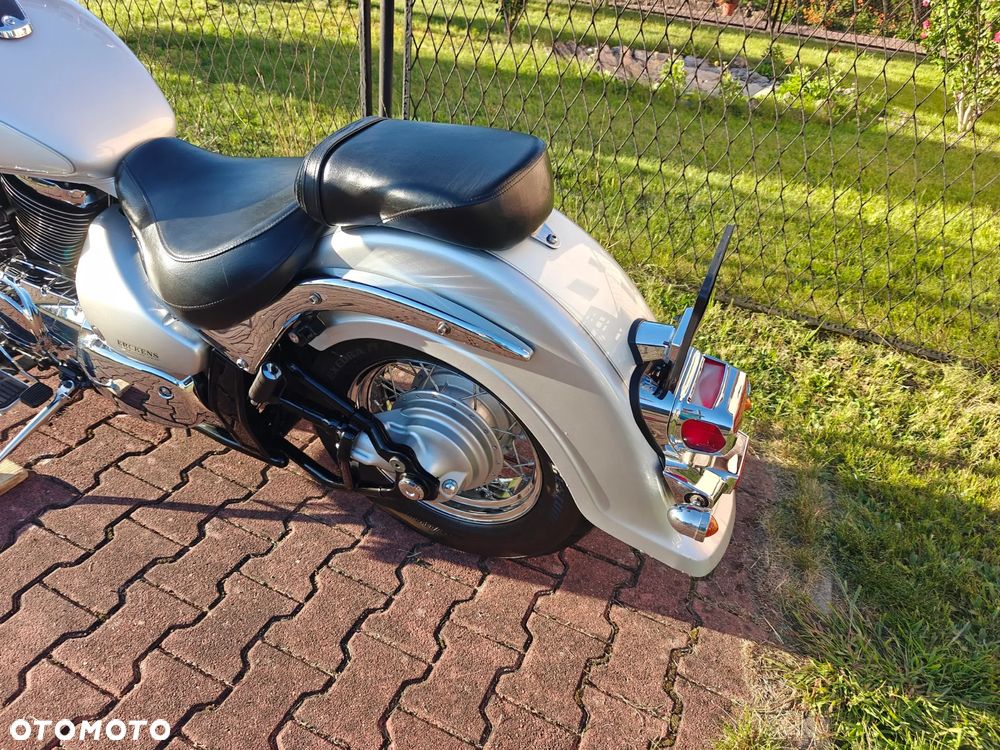 Suzuki Intruder - 14