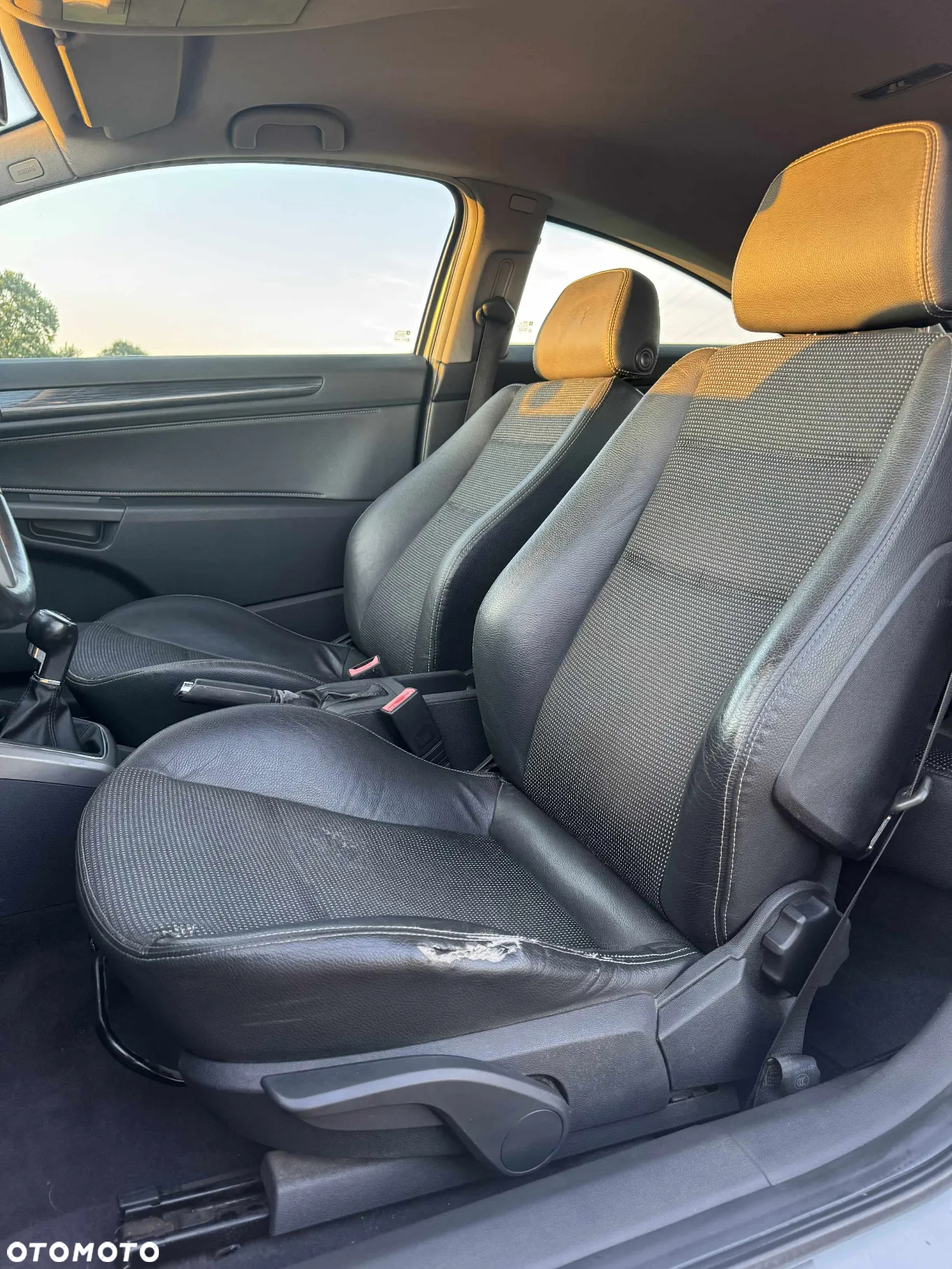 Opel Astra GTC 1.8 Cosmo - 12