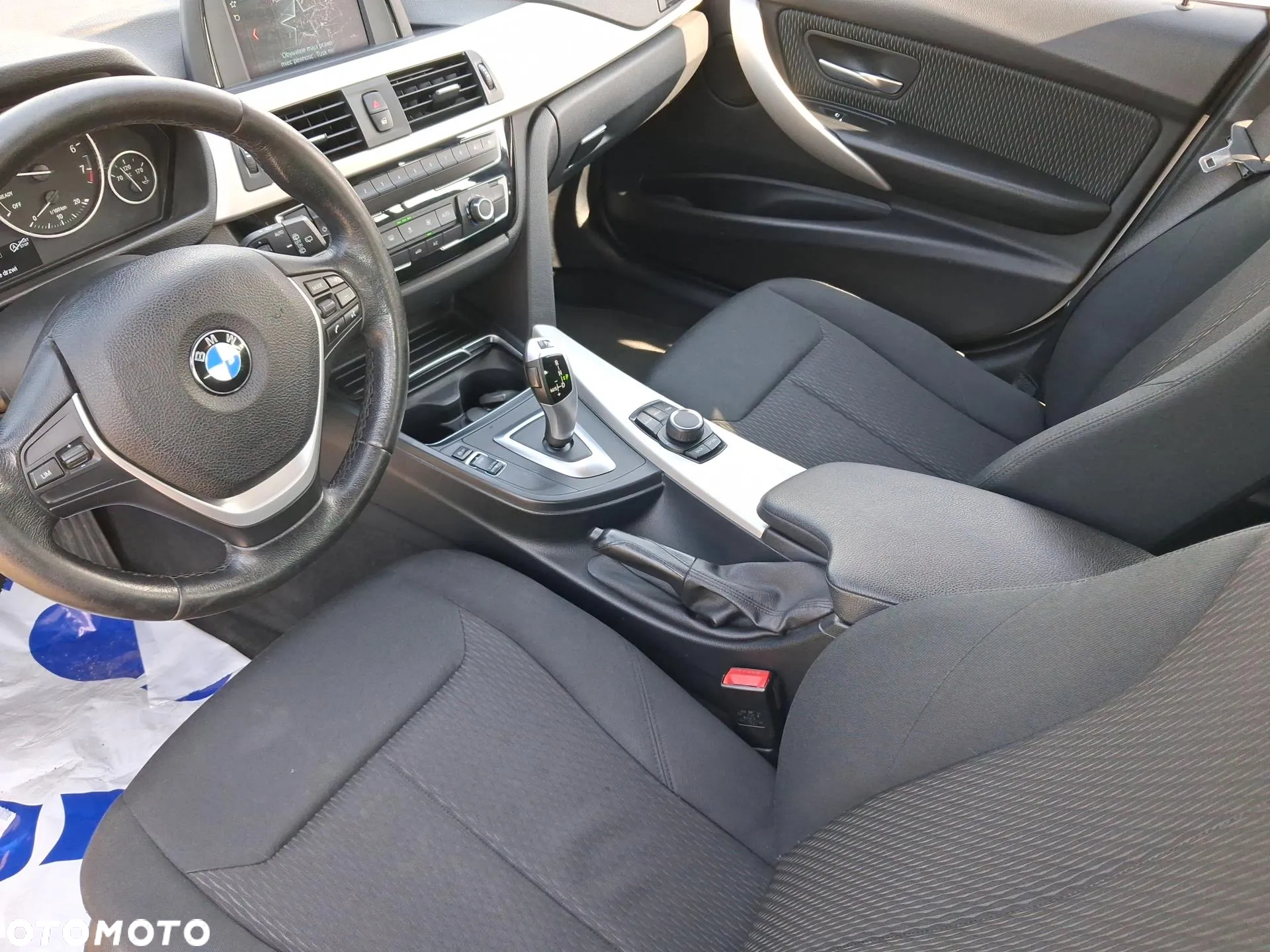 BMW Seria 3 318i Advantage - 9