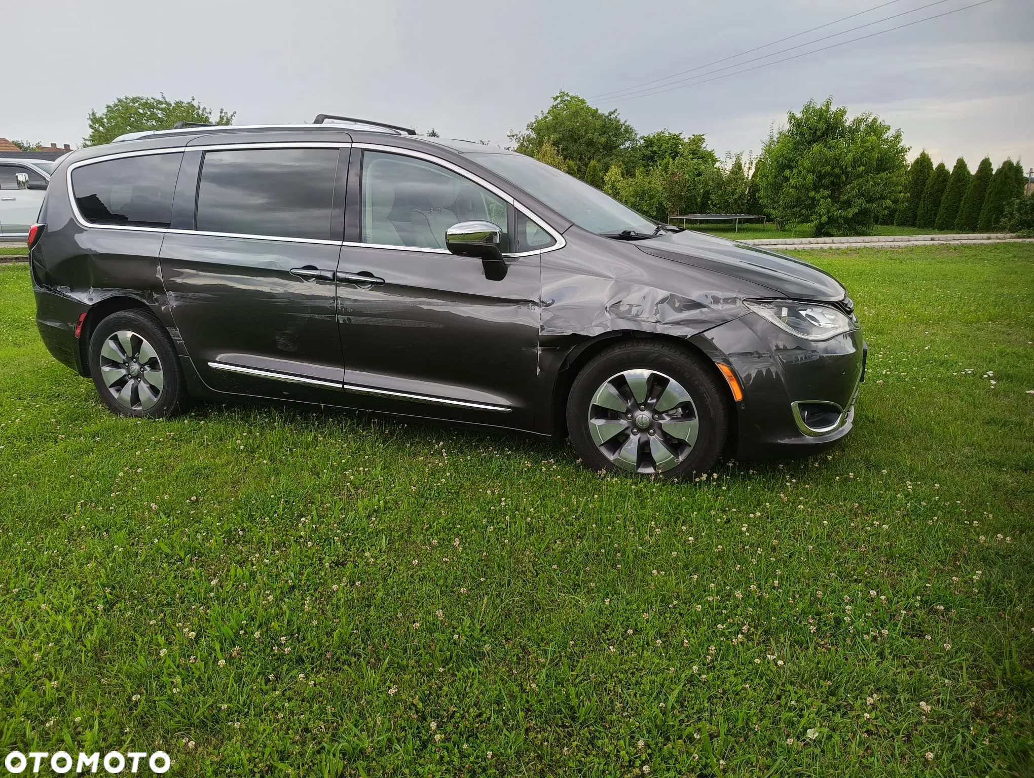 Chrysler Pacifica - 2