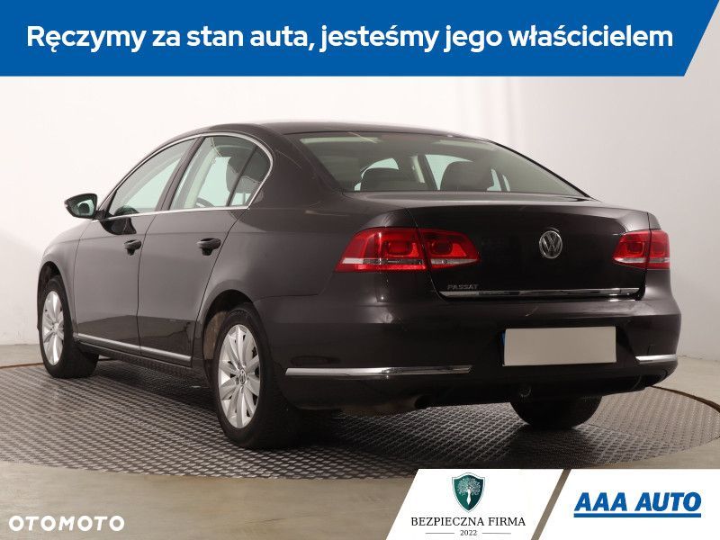 Volkswagen Passat - 6