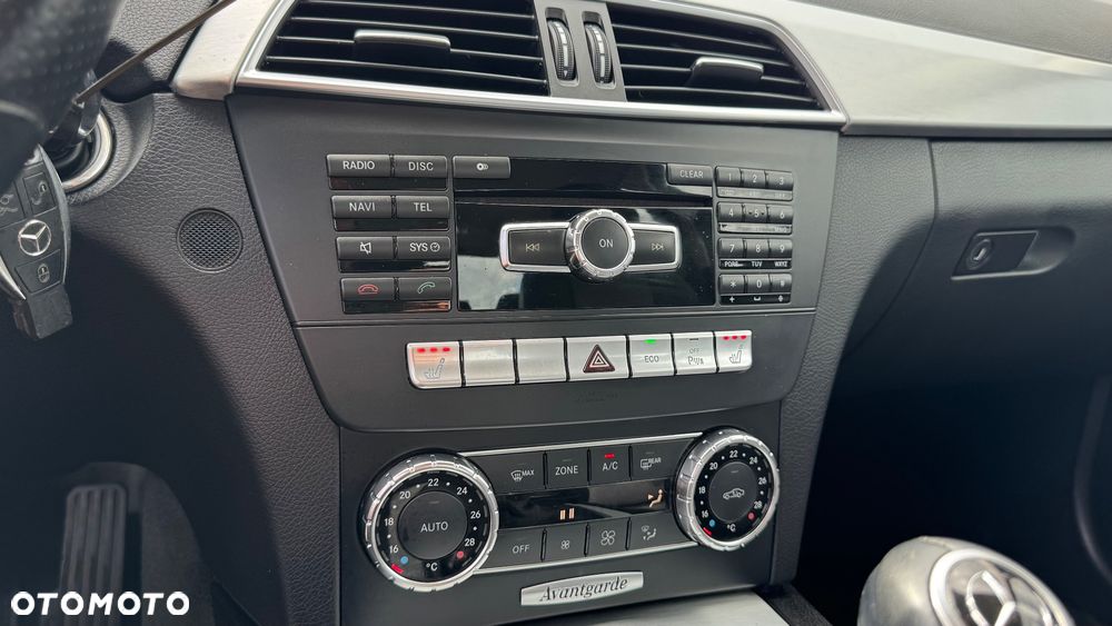 Mercedes-Benz Klasa C 180 BlueEFFICIENCY 7G-TRONIC Avantgarde - 26