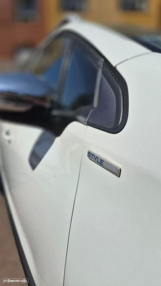 Peugeot 2008 1.2 PureTech Style - 13