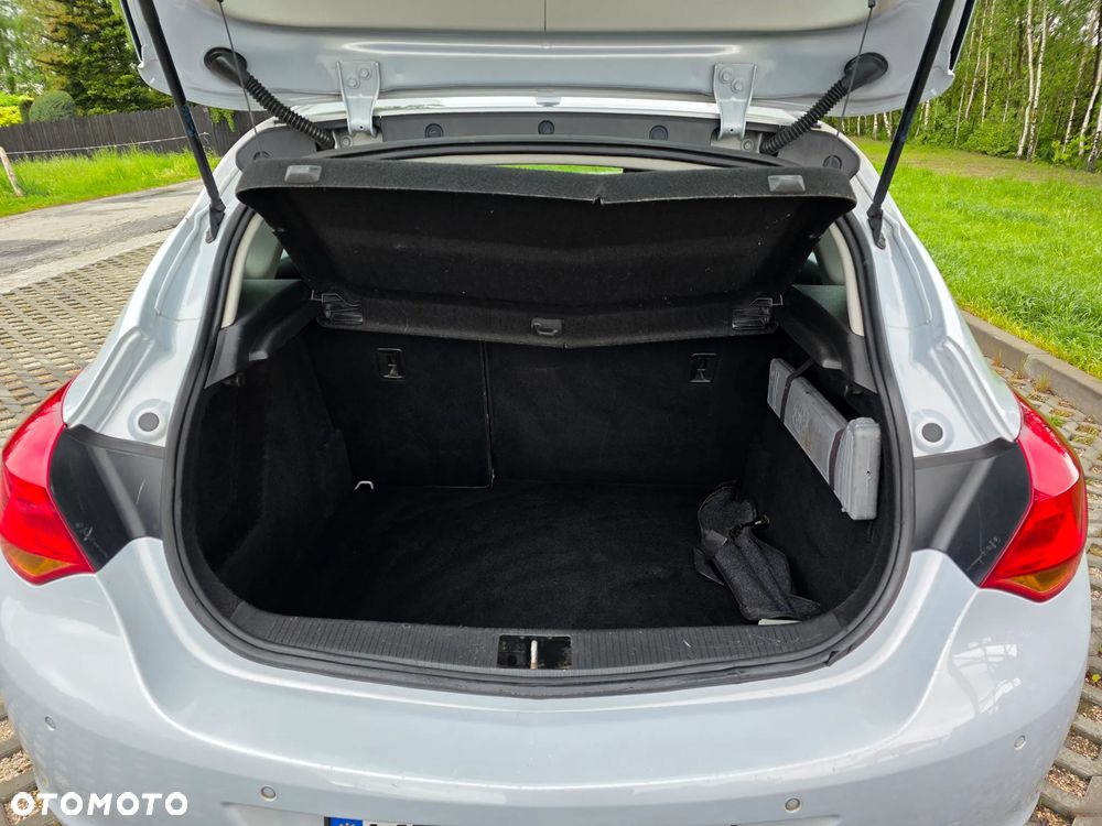 Opel Astra 1.4 150 Jahre - 12