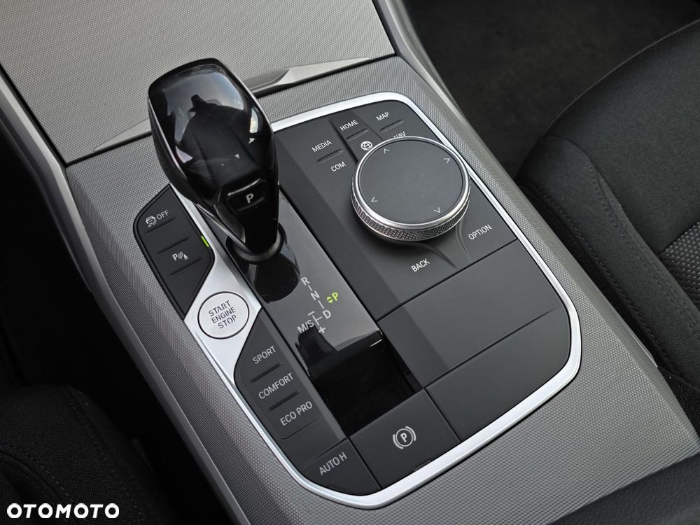 BMW Seria 3 318d - 23