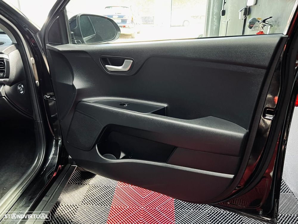 Kia Stonic 1.6 CRDi TX - 40