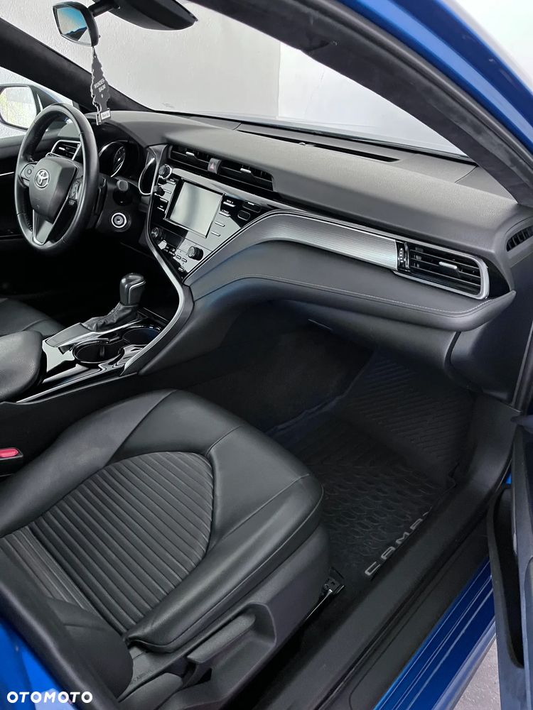 Toyota Camry - 18