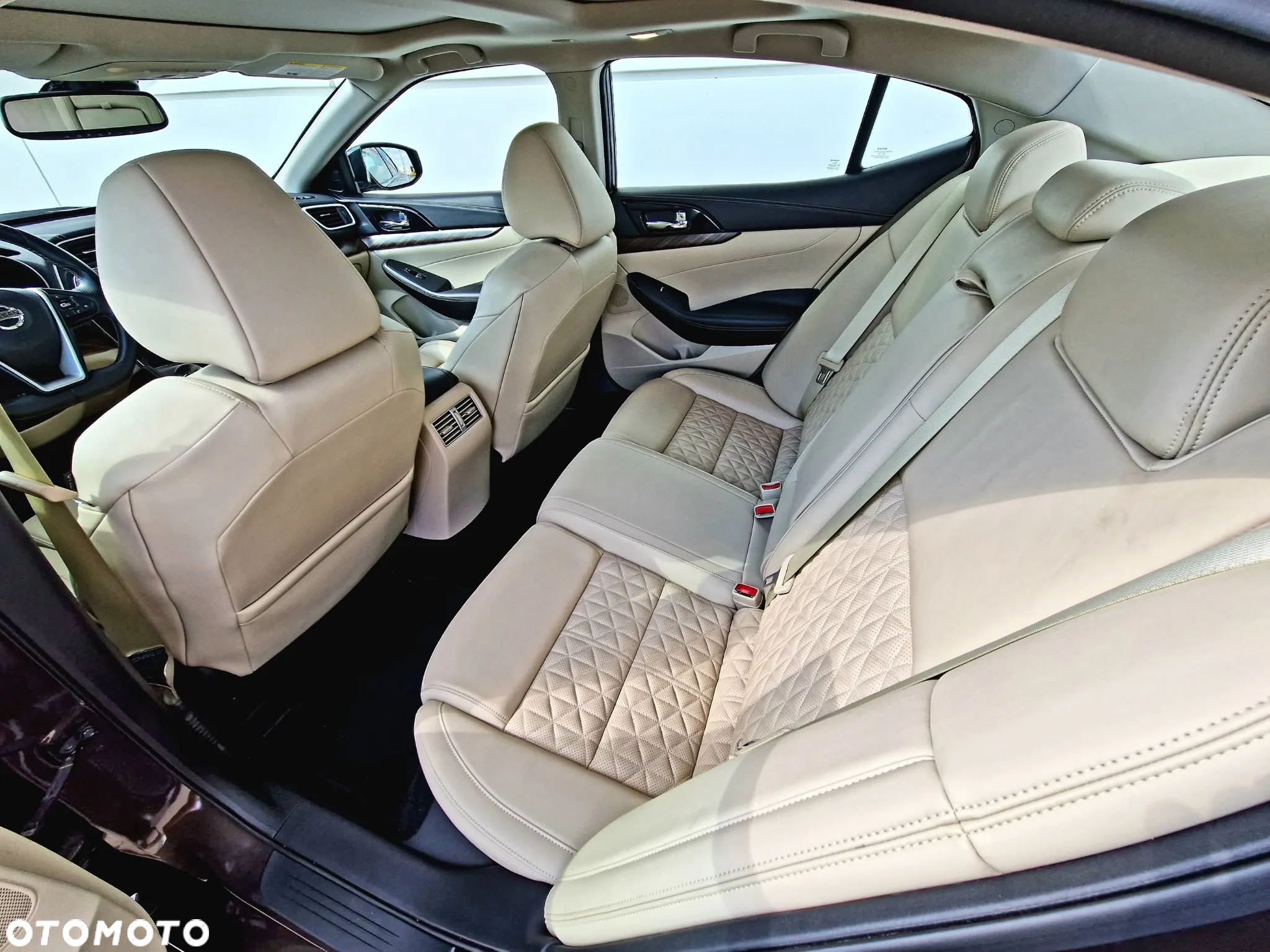 Nissan Maxima - 32