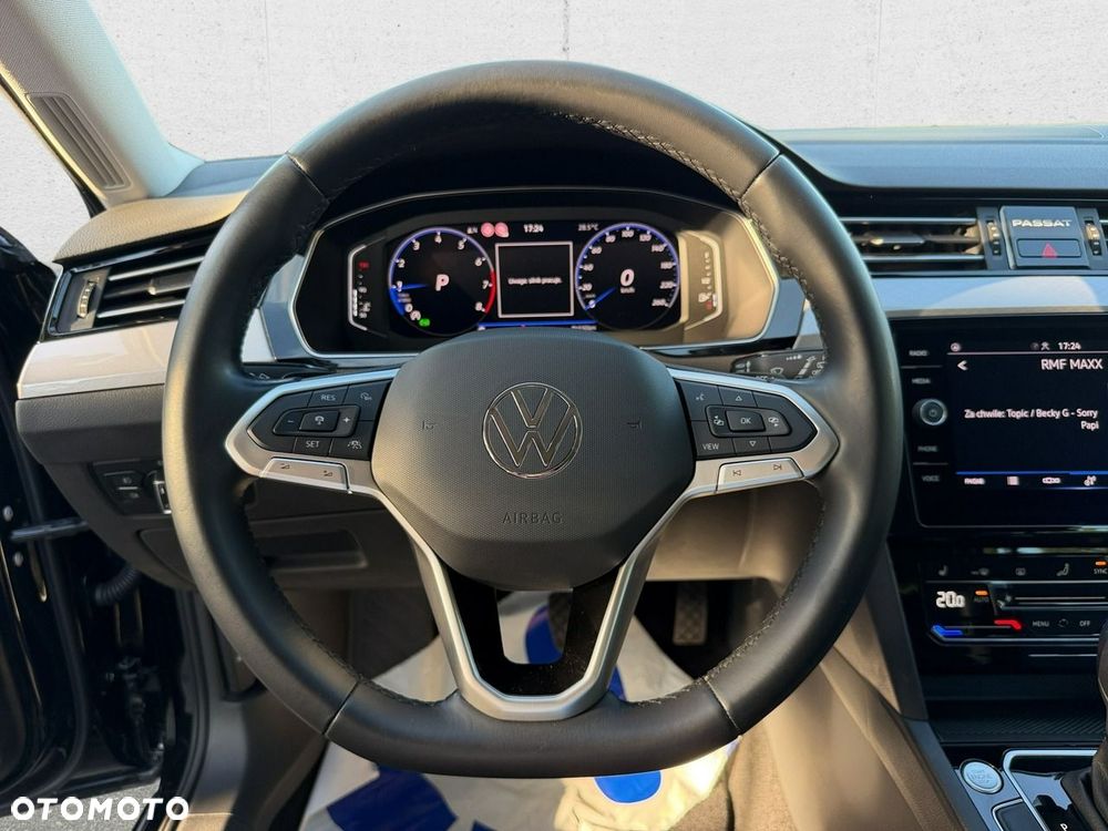 Volkswagen Passat - 19
