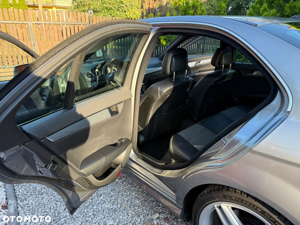 Mercedes-Benz Klasa C 200 (BlueEFFICIENCY) 7G-TRONIC Avantgarde - 12