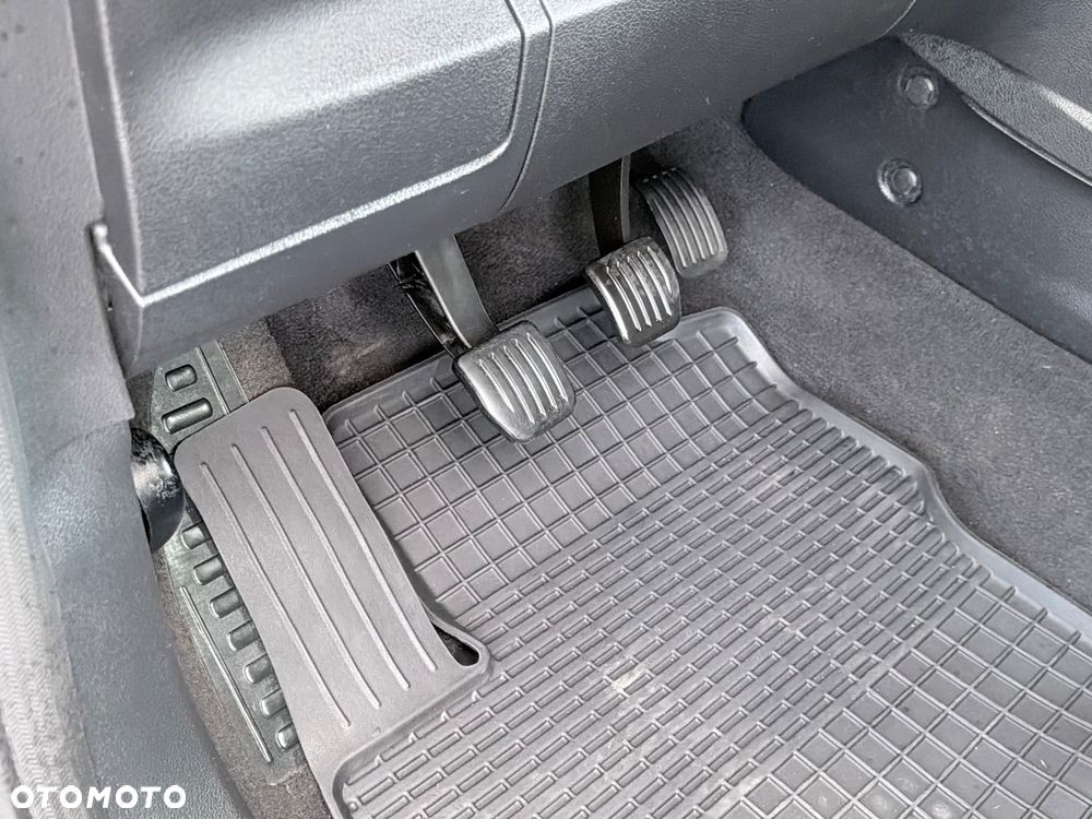 Ford Galaxy 2.0 TDCi Ghia - 24