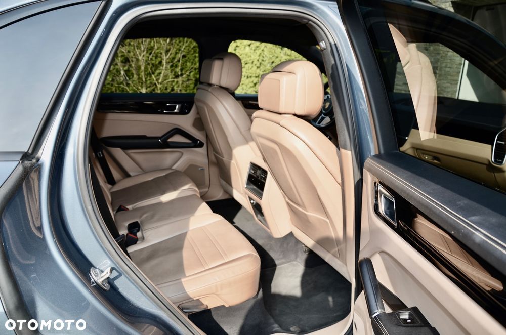 Porsche Cayenne Standard - 20