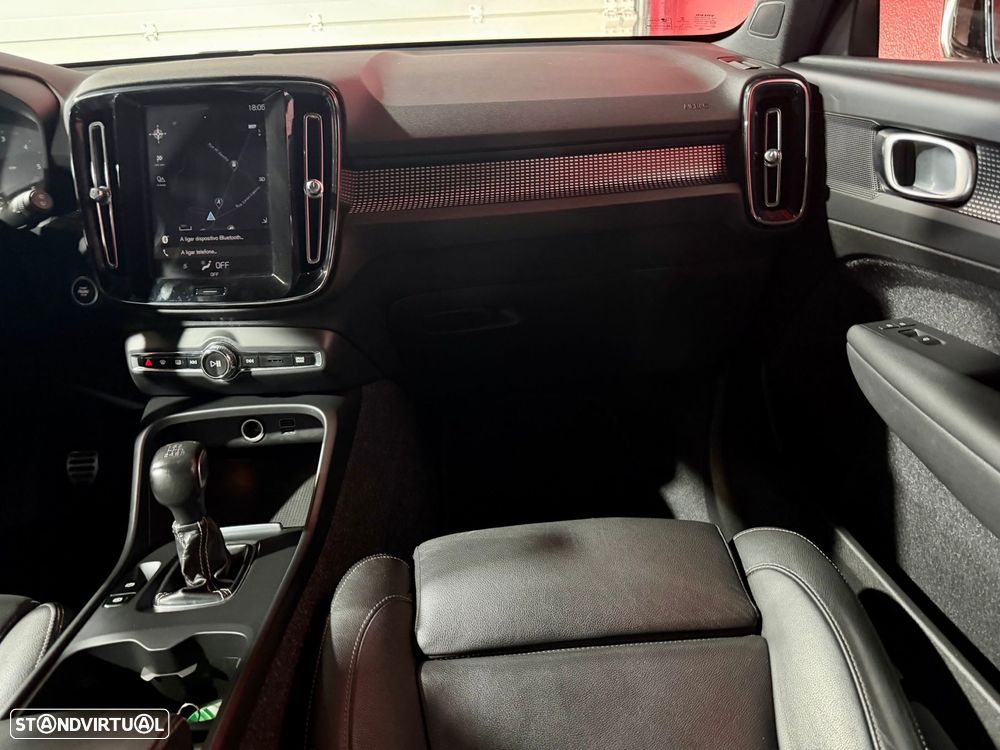 Volvo XC 40 2.0 D3 R-Design - 33