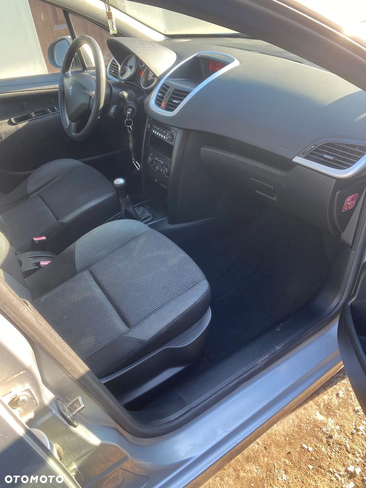 Peugeot 207 90 HDi FAP (Blue Lion) 99G - 11