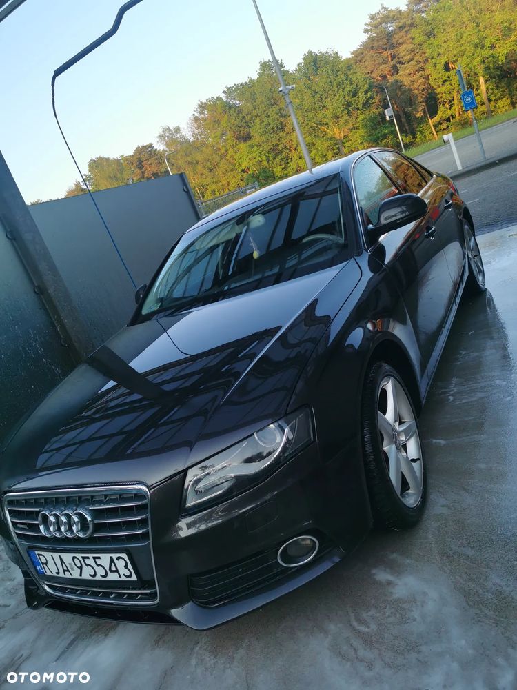 Audi A4 Limousine - 1