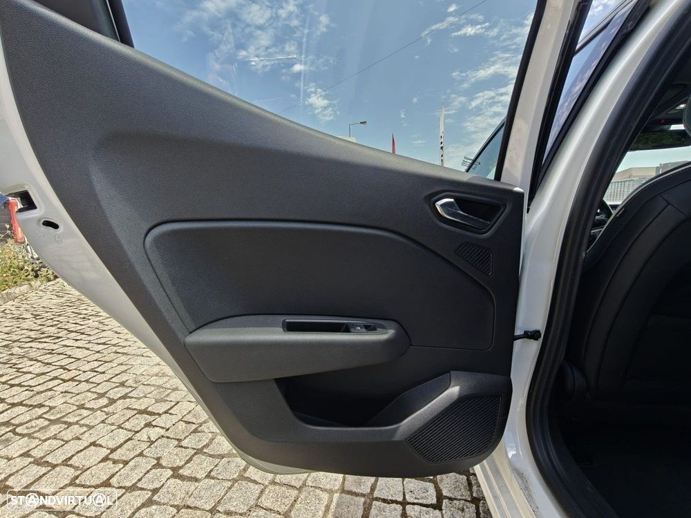 Renault Clio - 11
