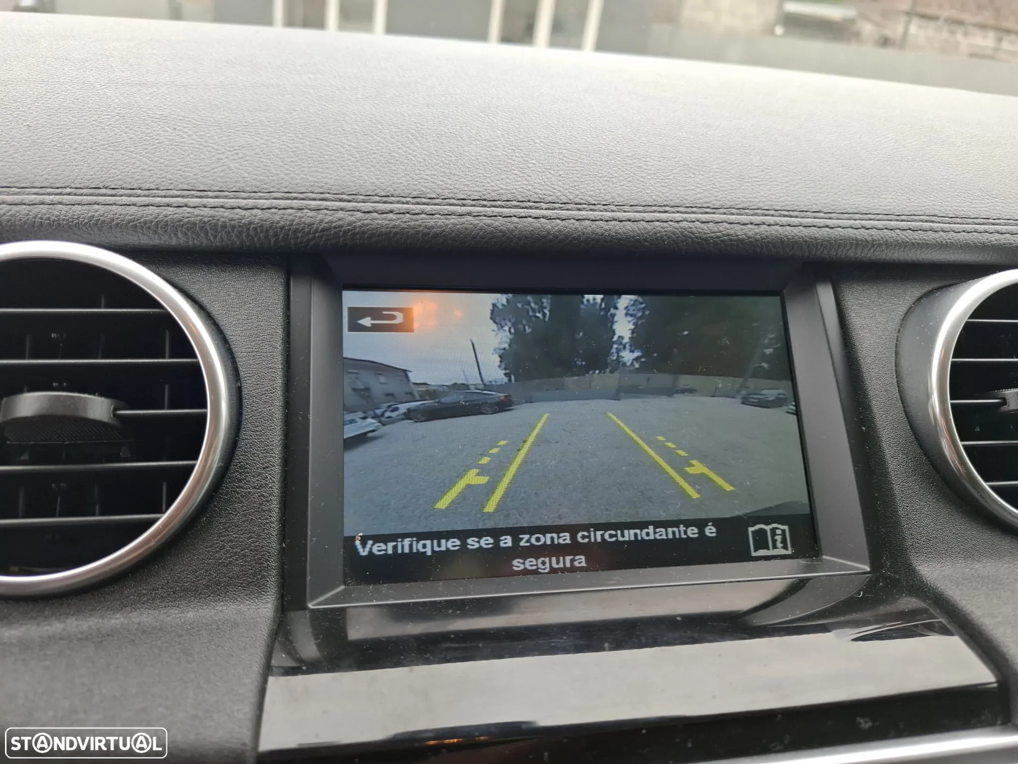 Land Rover Discovery SD V6 HSE - 37