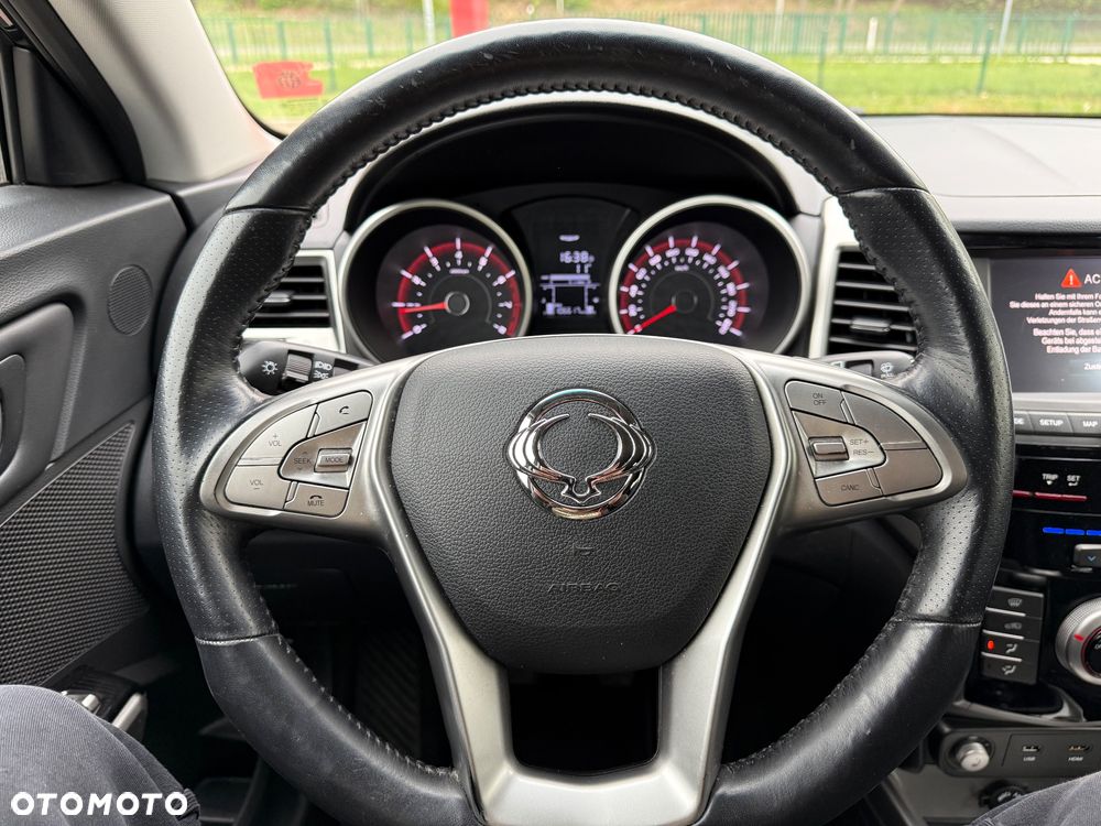 SsangYong/KGM Tivoli e-XGi 160 2WD Black+White - 12