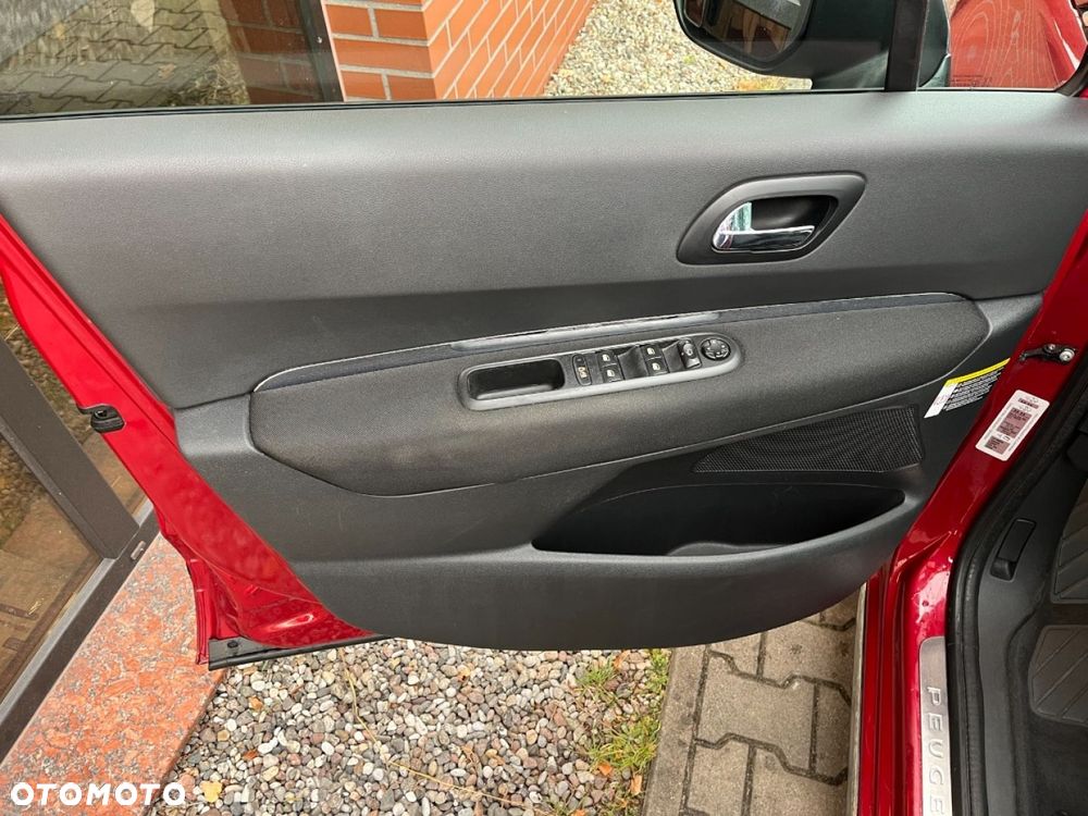 Peugeot 3008 HDi FAP 150 Family - 17