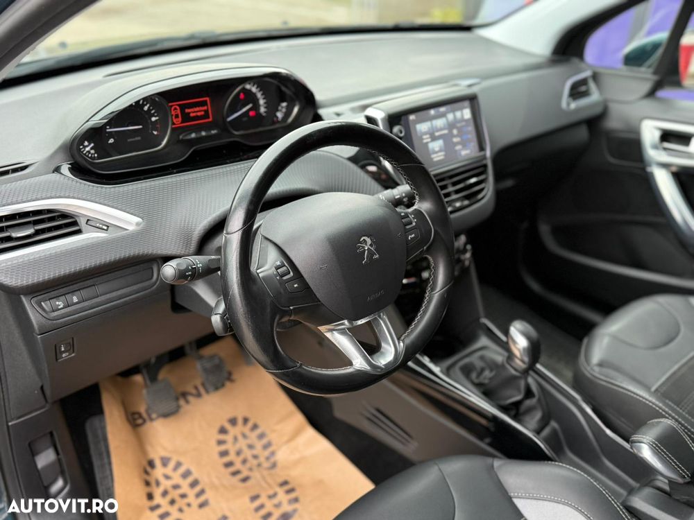Peugeot 2008 1.2 L PureTech Allure - 13