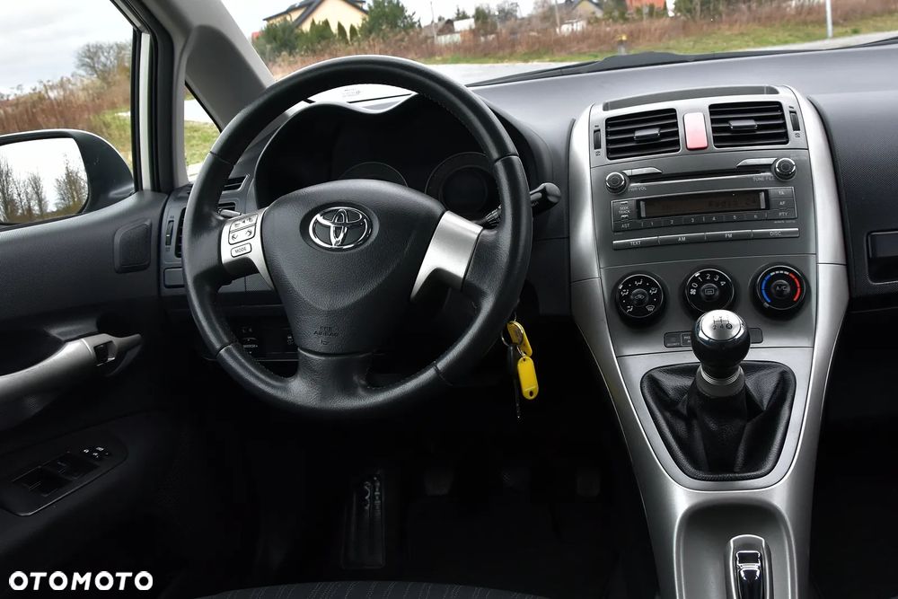 Toyota Auris 1.6 Luna - 25