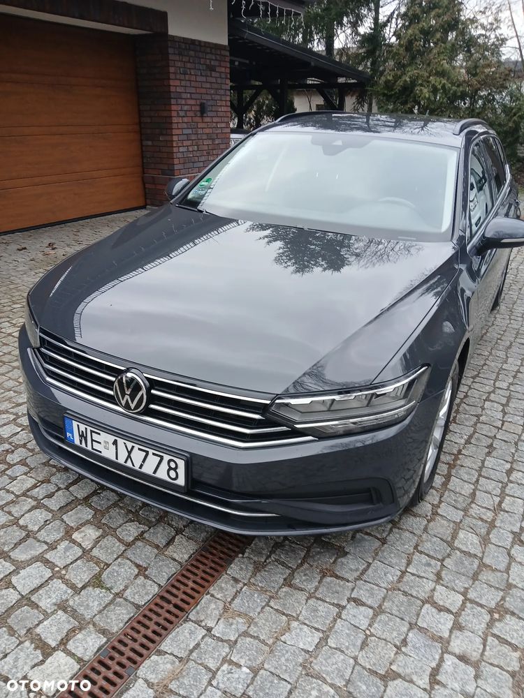 Volkswagen Passat - 1