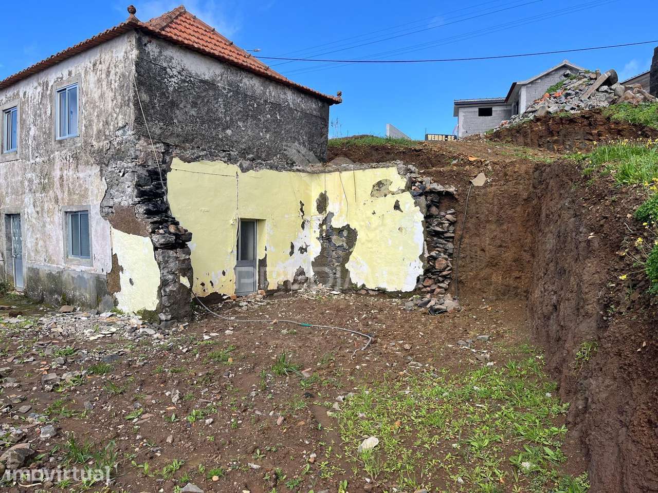 moradia para Recuperar com 718 m2 de terreno na Ponta do Pargo – Ex... - Grande imagem: 3/7